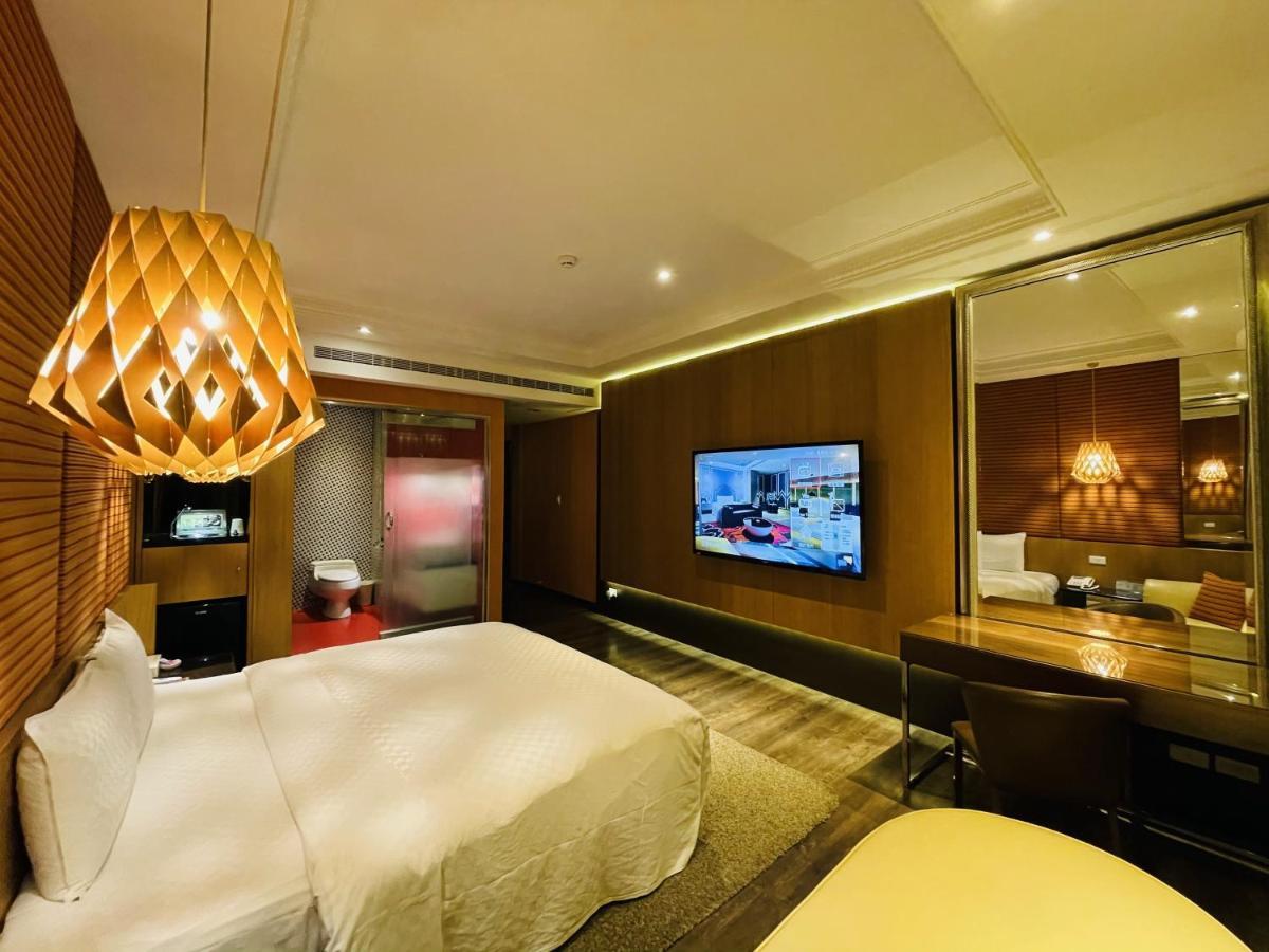 Janeeyre Motel Taichung Exterior foto
